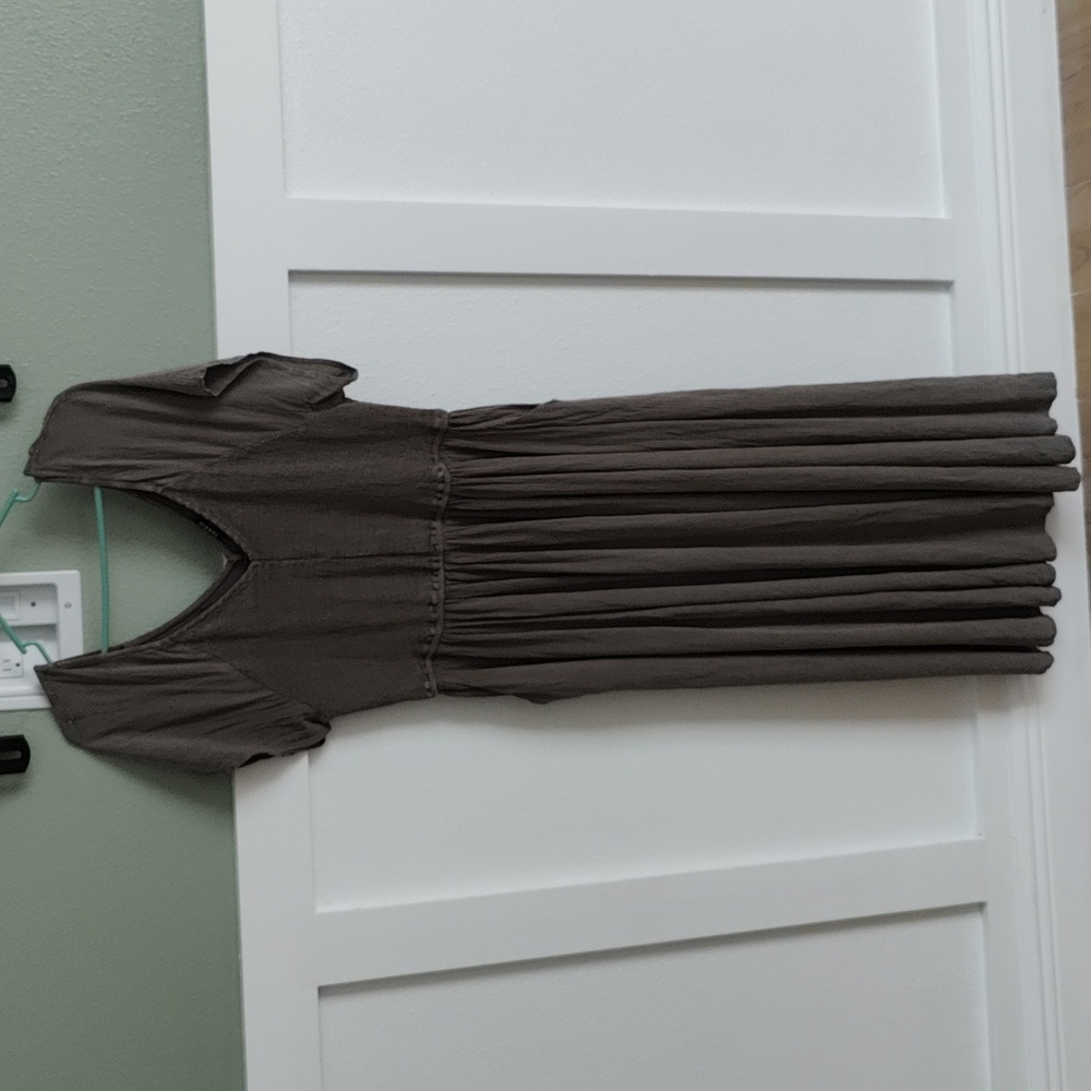 Torrid olive green v front and back midi dress, Pockets!